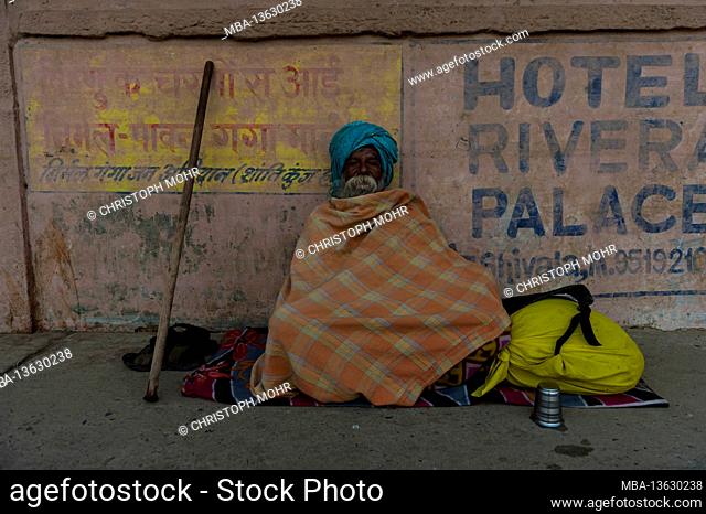 India, Varanasi, scenes at Dasaswamedh Ghat, beggars, cloth, covered