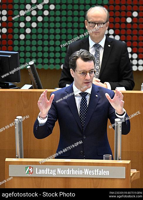 09 March 2023, North Rhine-Westphalia, Duesseldorf: Hendrik Wüst (CDU, front), Minister President of North Rhine-Westphalia