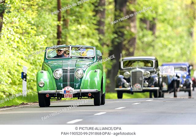 12 May 2019, Saxony-Anhalt, Dessau-Roßlau: Oldtimers drive on a country road near Dessau. The number of classic cars in Germany has risen again