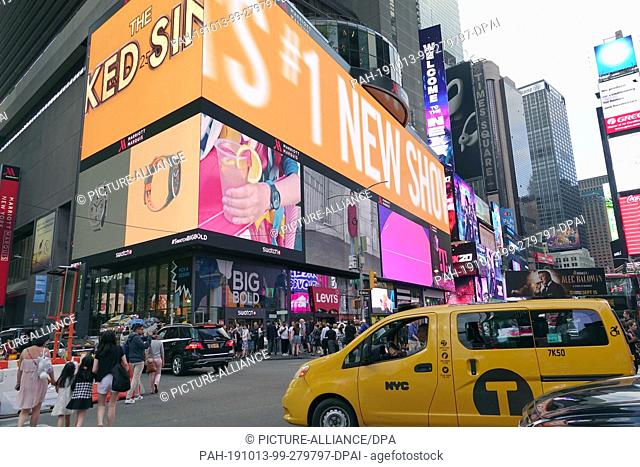 09 September 2019, US, New York: ·Ein yellow taxi passes Times Square. Photo: Alexandra Schuler/dpa. - New York/New York/US
