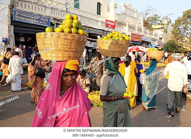 Women selling oranges and carrying baskets on head, Devaraja Market, Mysore, Karnataka, South India, India, South Asia, Asia