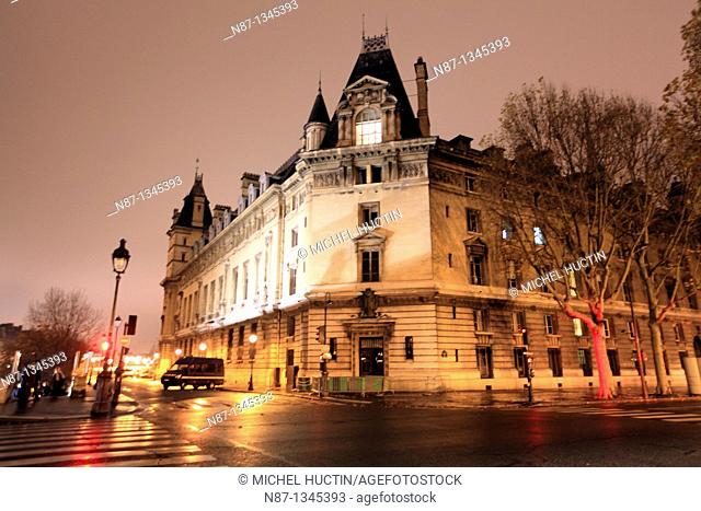 The famous silversmiths Shore, Night View, beside the Seine, at number 36 are the seat of Staff, and common services of the regional branch of the judicial...