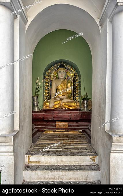 Buddha statue in Shwedagon Pagoda, Yanngon, Myanmar