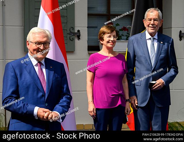 28 June 2021, Brandenburg, Potsdam: Federal President Frank-Walter Steinmeier (l) welcomes Austrian President Alexander Van der Bellen and his wife Doris...