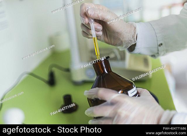 A worker in a pharmacy uses a disposable pipette for virgin olive oil in the recipe, photographed in a pharmacy in Niesky, April 13, 2023