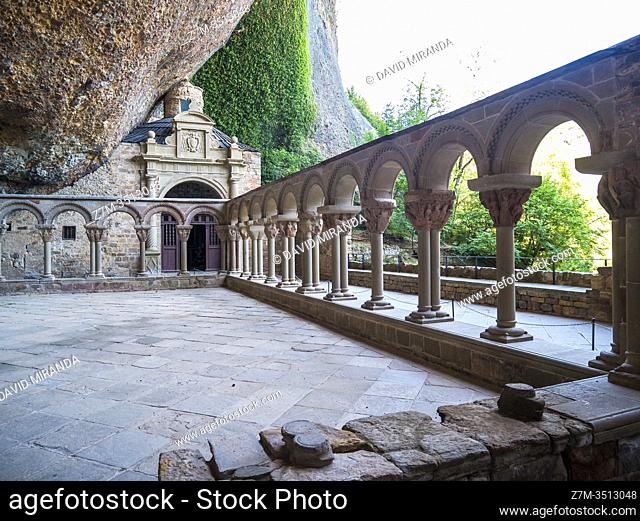 Claustro del Real Monasterio de San Juan de la Peña. Botaya. Huesca. Aragón. Pirineos. España