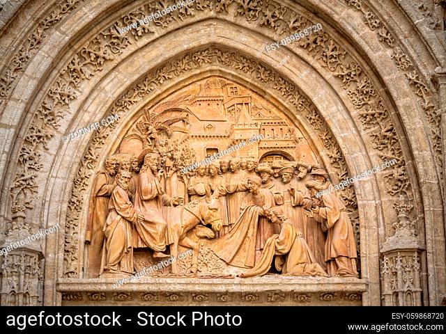 Relief des Einzug Christi in Jerusalem am Portal der Kathedrale Maria del Sede in Sevilla, Andalusien, Spanien