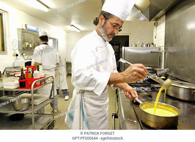 THE CHEF JEAN-MARIE HUARD, KITCHEN IN THE 4 STAR HOTEL-RESTAURANT, 'LE PETIT COQ AUX CHAMPS', CAMPIGNY, EURE