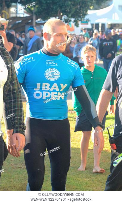 Australian pro surfer Mick Fanning was attacked by a shark measuring 4-5 metres in length at the finals of the J-Bay Samsung Galaxy Open today (19Jun15)