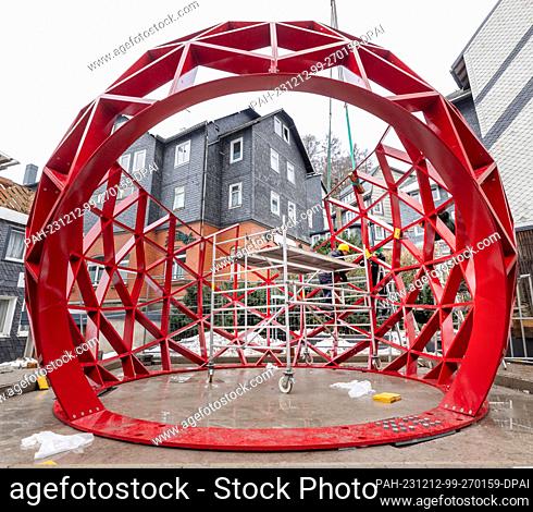 12 December 2023, Thuringia, Lauscha: Steelworkers assemble metal elements into a walk-in Christmas tree ball with the help of a crane
