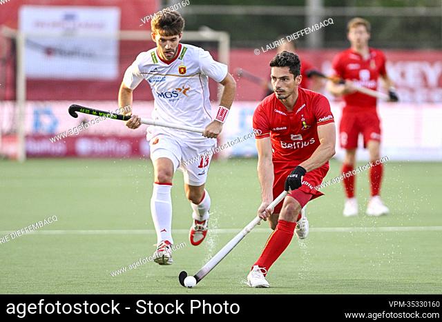Spain's Joan Tarres and Belgium's Tanguy Cosyns fight for the ball during a hockey match between the Belgian Red Lions and Spain in the group stage (game 7 out...