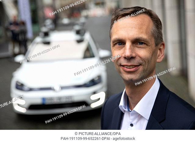 06 November 2019, Hamburg: Following a press conference, Helge Neuner, Head of Autonomous Driving Volkswagen Group Innovation