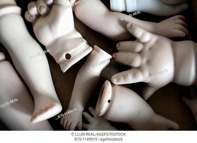 Dolls' limbs