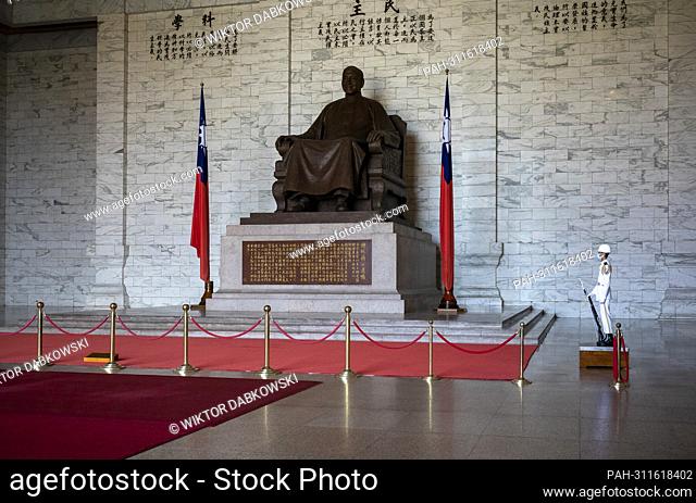 Soldier performs honor guard by bronze monument statue of Chiang Kai-shek in the Memorial Hall in Taipei in Taipei, Taiwan on 21/08/2022 Hsiao Bi-khim taiwan's...