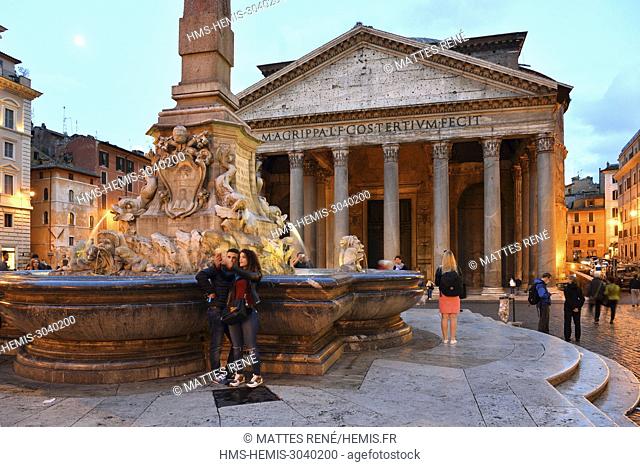 Italy, Lazio, Rome, historical centre listed as World Heritage by UNESCO, Piazza della Rotonda, The Pantheon