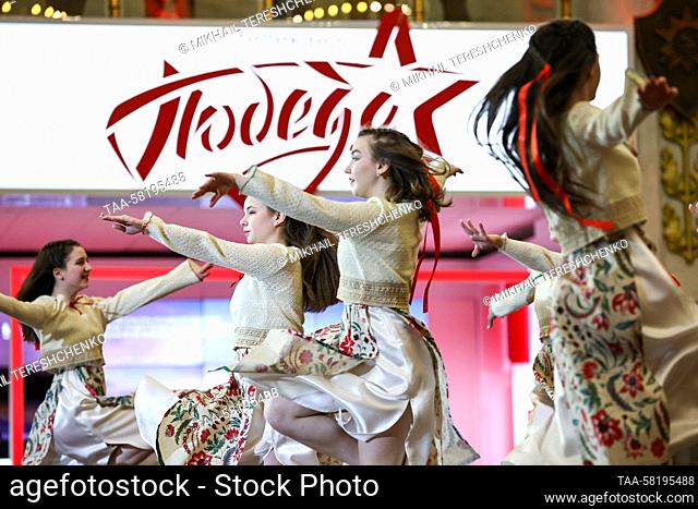 RUSSIA, MOSCOW - APRIL 2, 2023: Members of the Dell'Arte Stage Dance Studio perform during a festive event in the Hall of Commanders at the Victory Museum on...