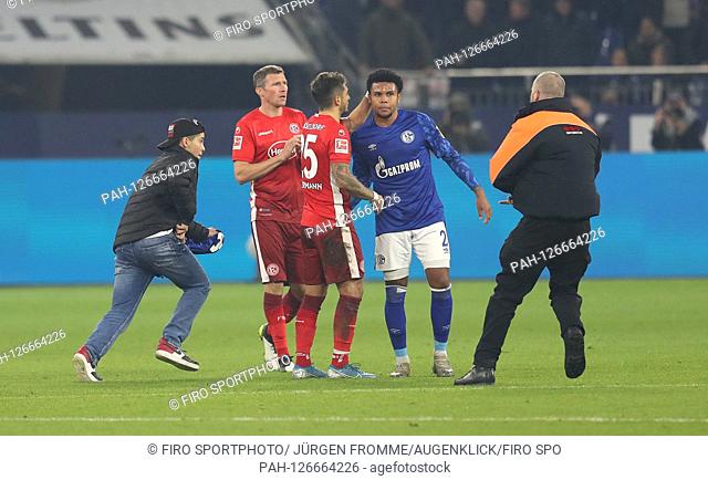 firo: 13.11.2019, Football, 2019/2020 1.Bundesliga: FC Schalke 04 - Training Flitzer, Ordnungsdienst | usage worldwide. - Schalke/Deutschland