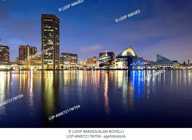 Baltimore inner harbour featuring Baltimore World Trade Center and the Baltimore Aquarium at night
