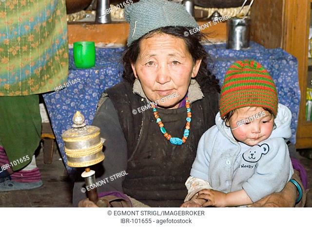 Old woman from Ladakh with grandchild, Nurla village, Indus valley, Jammu and Kashmir, India