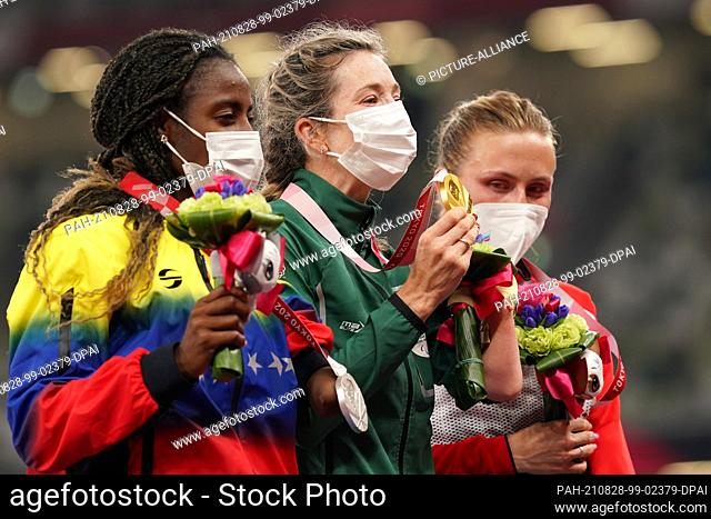 28 August 2021, Japan, Tokio: Paralympics: Athletics, final, women's 400m run, at Olympic Stadium. Silver medallist Lisbeli Marina Vera Andrade from Venezuela...