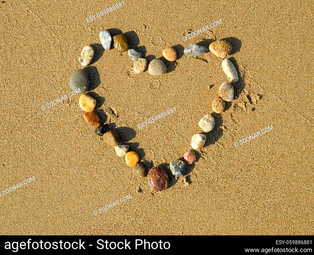 herz, liebe, sand, strand, sandstrand, geburtstag, hochzeit, hochzeitstag, stein, steine, kiesel, valentinstag, lieben, heiratsantrag, natur, heiraten