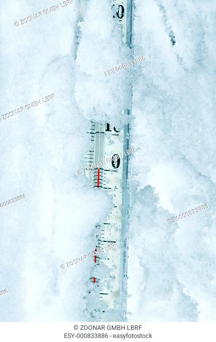 Thermometer in snow zero degrees