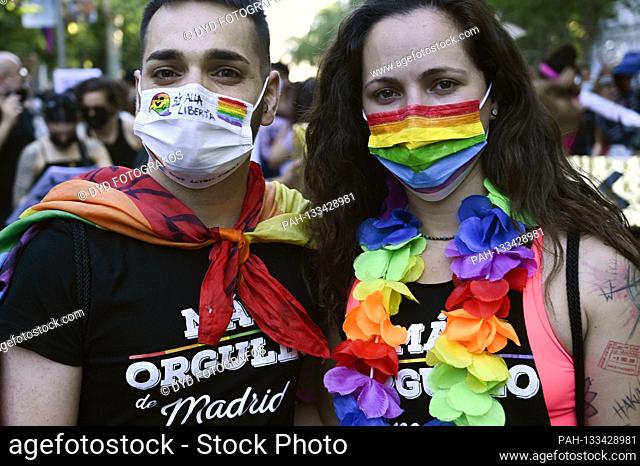 Because of the corona crisis, the LGBT community attends many of its events online. A number of activists nevertheless took to the streets for the Guia del...