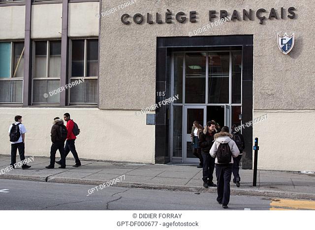 STUDENTS IN FRONT OF THE FRENCH-LANGUAGE PRIVATE SECONDARY SCHOOL THE COLLEGE FRANCAIS OF MONTREAL, QUEBEC, CANADA