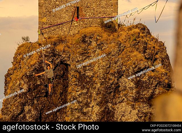Slackliners crossed the distance of 100 metres between the Baba and Panna towers of the ruins of Trosky Castle in Rovensko pod Troskami, Semily region