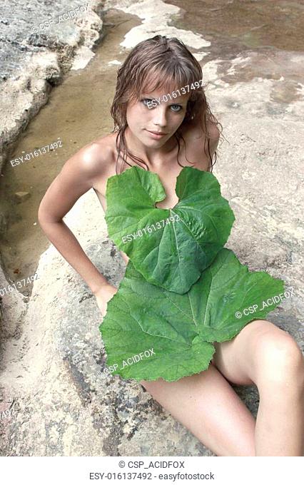 girl covers the body with burdock leaves
