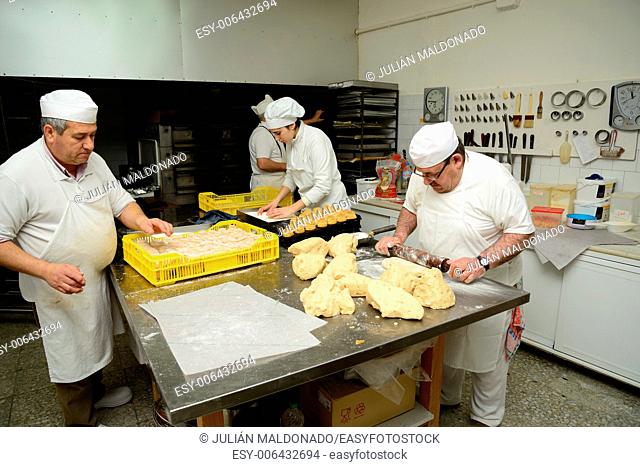 Development and production in a traditional pastry of trastas, cakes and other products