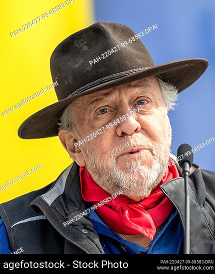 27 April 2022, Bavaria, Penzberg: The artist Gunter Demnig speaks before the start of his ""Stolperstein"" laying in front of the town hall of Penzberg