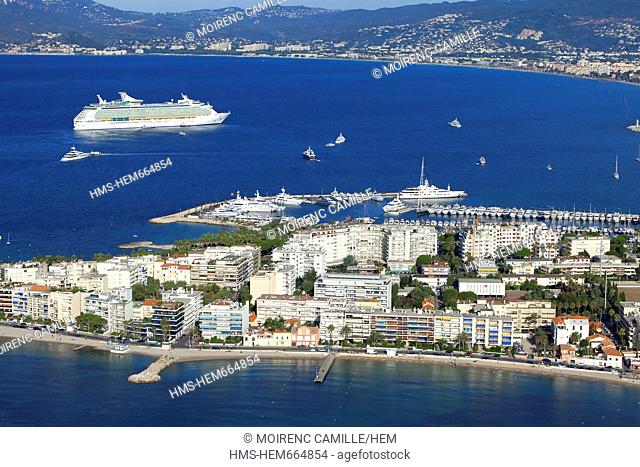 France, Alpes Maritimes, Cannes, Cap de la Croisette, cruise ship in the background aerial view