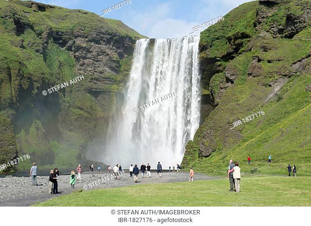Large waterfall Skógafoss with tourists, Skogar, Iceland, Scandinavia, Northern Europe, Europe