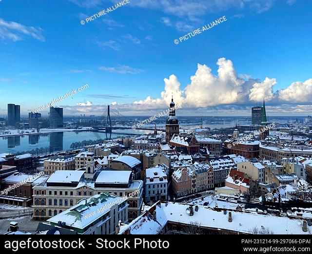 14 December 2023, Latvia, Riga: Panoramic view of the cathedral and the old town from St. Peter's Church. Photo: Alexander Welscher/dpa