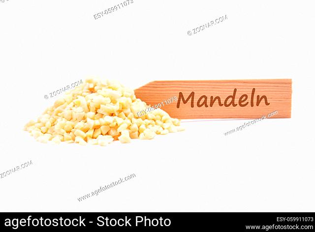 Mandelstückchen - Almonds on plate