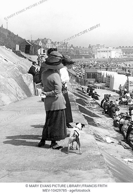 Bridlington, Couple with Dog 1913