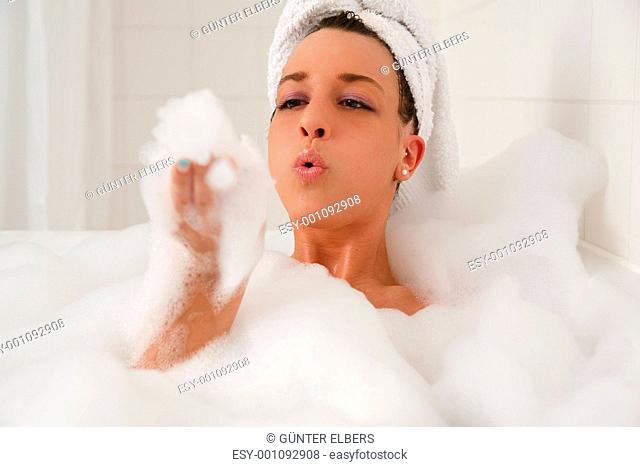 Frau in der Badewanne