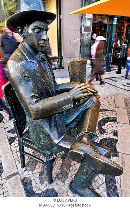 Portugal, Lisbon, bronze statue of the national writer Fernando Pessoa in front of the traditional coffee house A Brasileira in the Chiado quarter