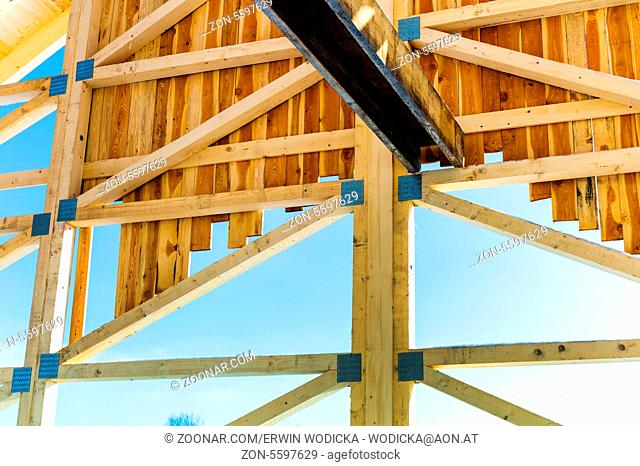 Dachkonstruktion aus Holz, Symbolfoto für Eigenheim, Hausbau, und Hausfinanzierung