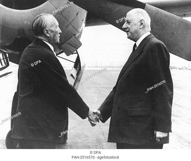 French state president charles de Gaulle (r) welcomes German chancellor Konrad Adenauer at the military airport Villacoublay in Paris on the 21st of September...