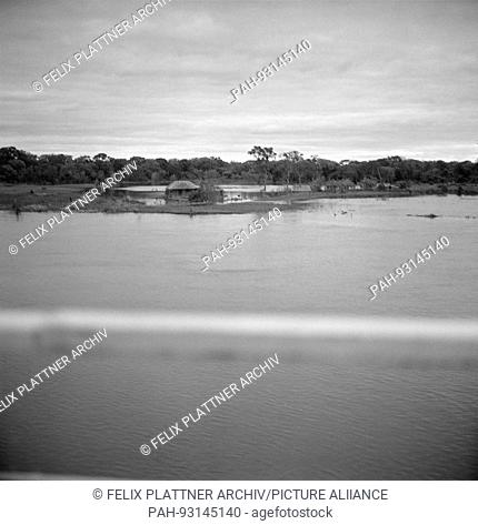 Corrientes, Crossing the Parana, Río Parana (Corrientes / Chaco), Argentina, 1957. | usage worldwide. - Río Parana (Corrientes / Chaco)/Argentina