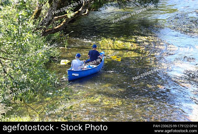 25 June 2023, Baden-Württemberg, Sigmaringen: Canoeists are on the Danube near Gutenstein in the Danube Valley. After the warm temperatures of the last few days