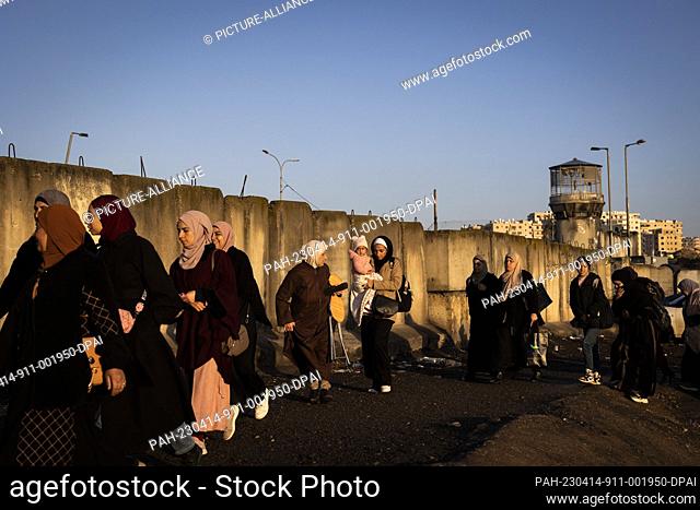 14 April 2023, Palestinian Territories, Qalandia: Palestinian worshippers pass the Qalandia checkpoint into Jerusalem to attend the fourth Friday prayer of the...