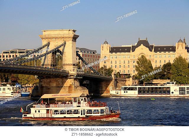 Hungary, Budapest, Chain Bridge, Gresham Palace, Four Seasons Hotel, Danube River