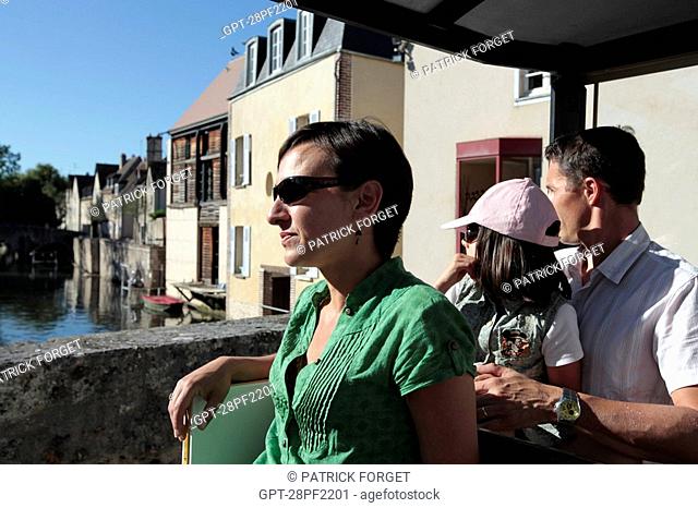 FAMILY IN THE SIGHTSEEING TRAIN, BANKS OF THE EURE IN THE OLD TOWN OF CHARTRES, EURE-ET-LOIR, FRANCE