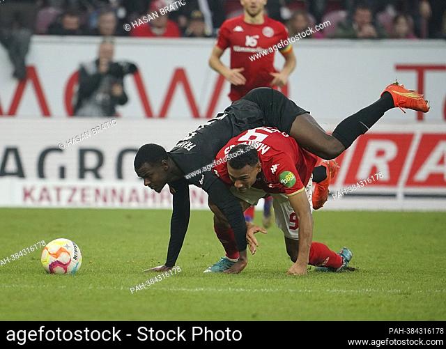 Evan Ndicka (Frankfurt), Karim Onisiwo (Mainz), action, duels. Football 1st Bundesliga season 2022/2023, 15th matchday, matchday15, 1