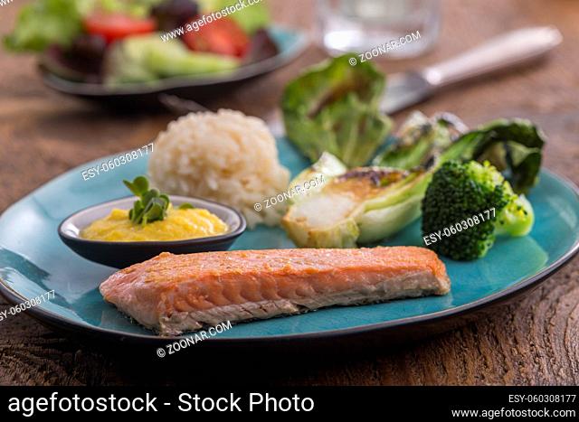 grilled salmon with broccoli and rice