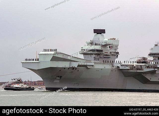 Portsmouth, England, UK, HMS Queen Elizabeth departing her Portsmouth base bound for the Pacific Ocean. Crew on deck. The forward command tower houses the...