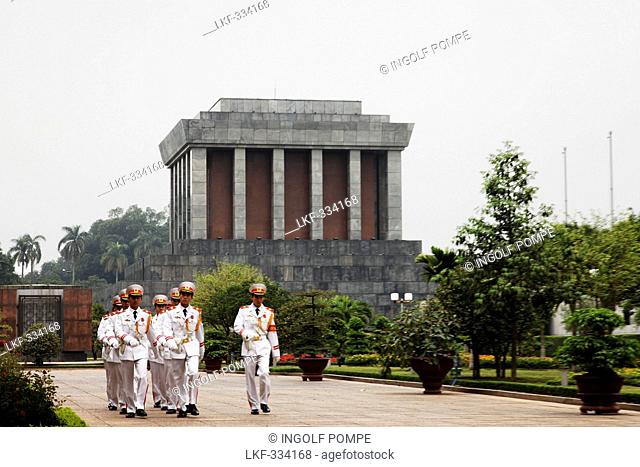 Changing of the guard, Ho Chi Minh Mausoleum, Hanoi, Bac Bo, Vietnam